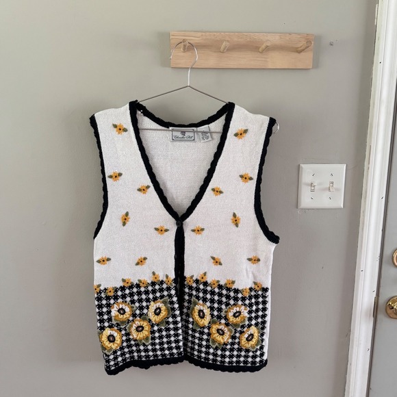 Chandler Hill Tops - Vintage 90s knitted/emb. sunflower vest